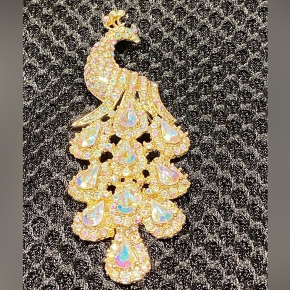 Heidi Daus Inspired Peacock Crystal Rhinestone Gold Tone Brooch - Picture 5 of 10
